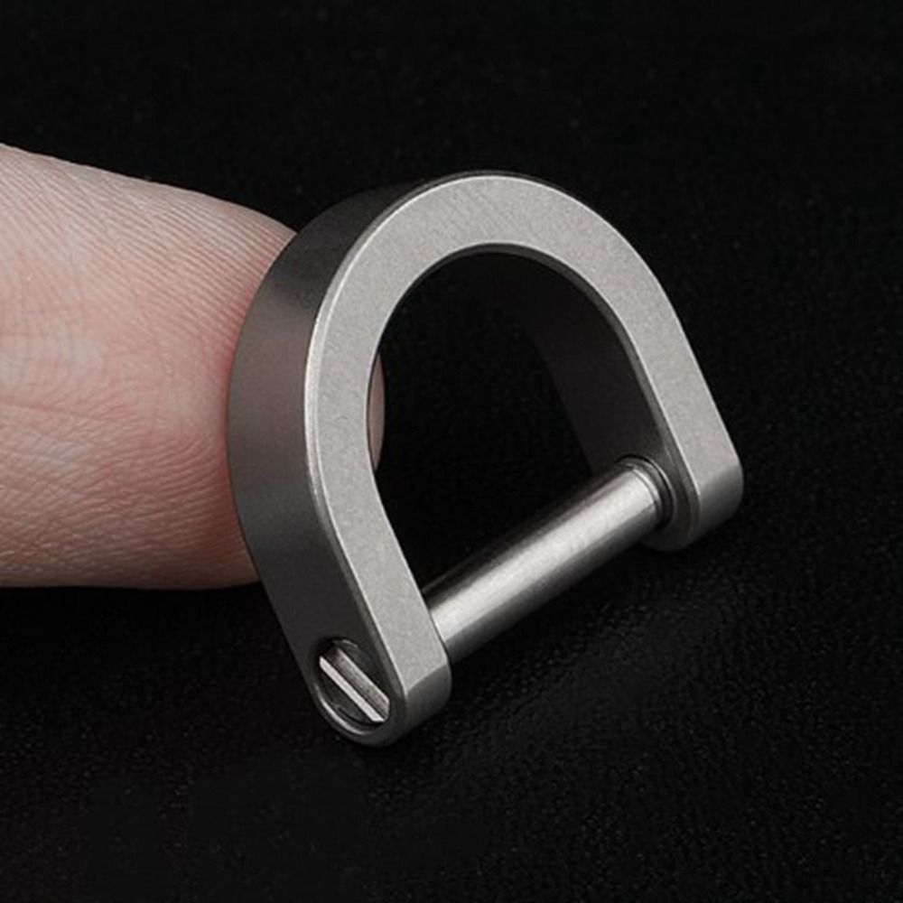 Kokarda ze stopu tytanu zszywk – Keychain Multi Tool recenzja i cena